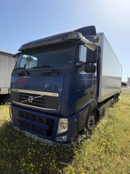 7   -  Lote 7  6915-JTC   —   Volvo FH62 B3 — Camión rígido 6x2 caja + PLE